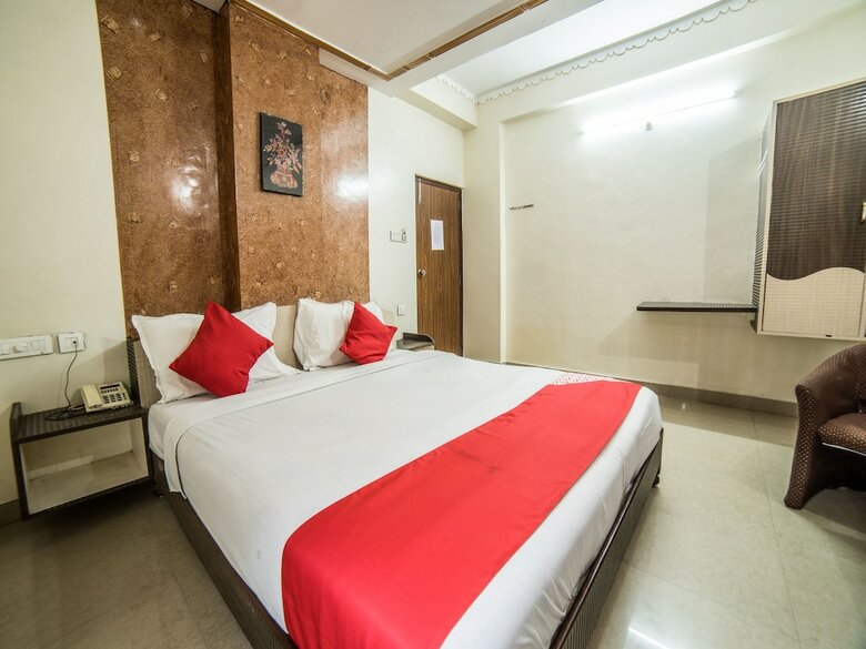 Oyo 14816 Hotel Omni