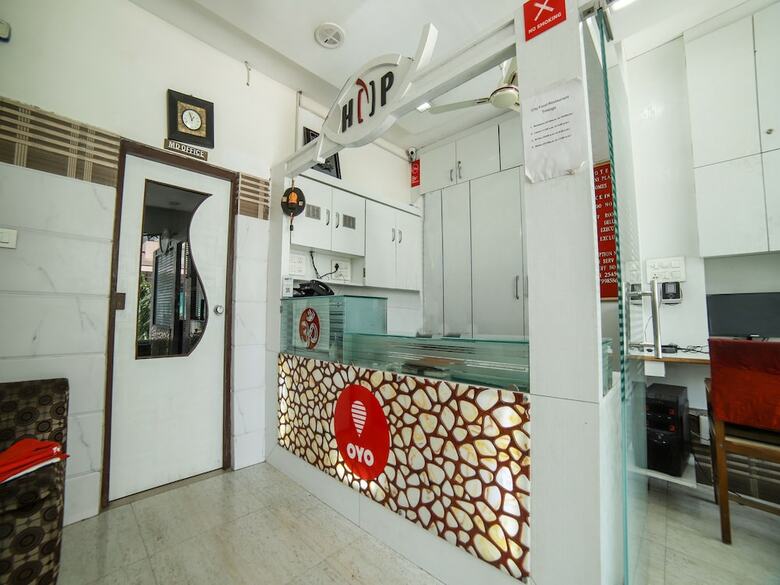 Oyo 14816 Hotel Omni