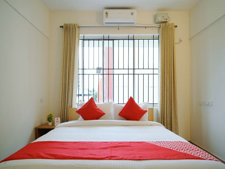 Hotel Oyo 15574 Caprice Residency, South