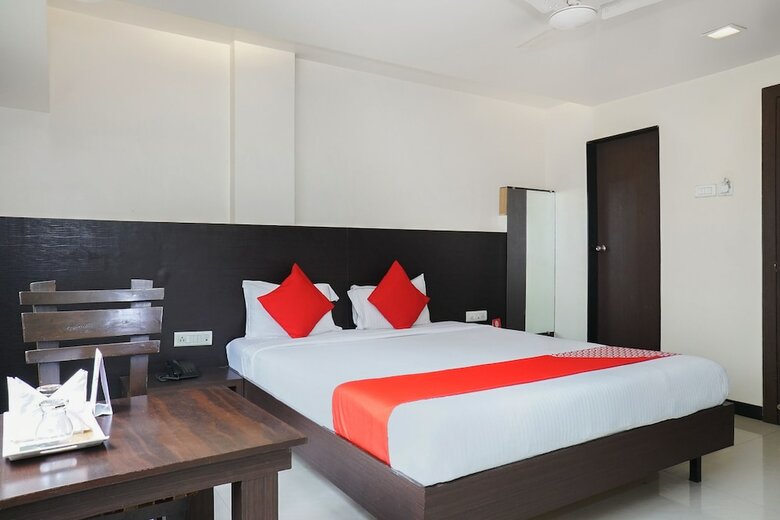 Oyo 3452 Hotel Coconut Grove