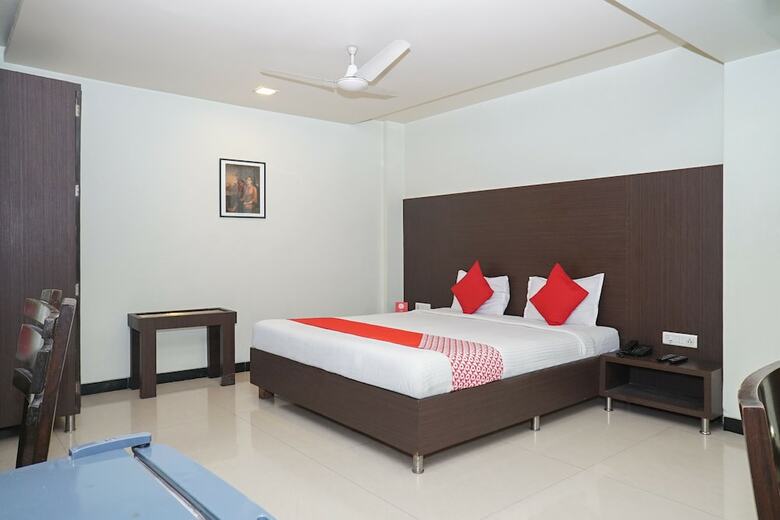 Oyo 3452 Hotel Coconut Grove