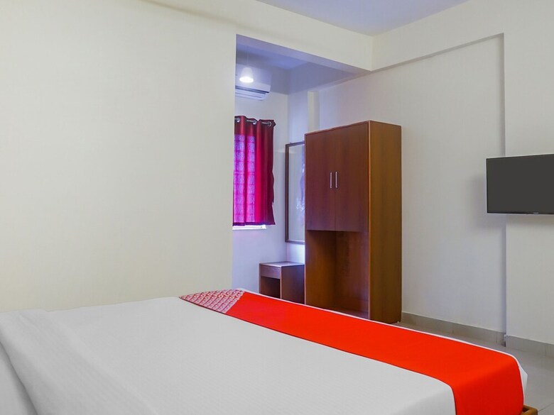 Oyo 11551 Hotel Pioneer 2