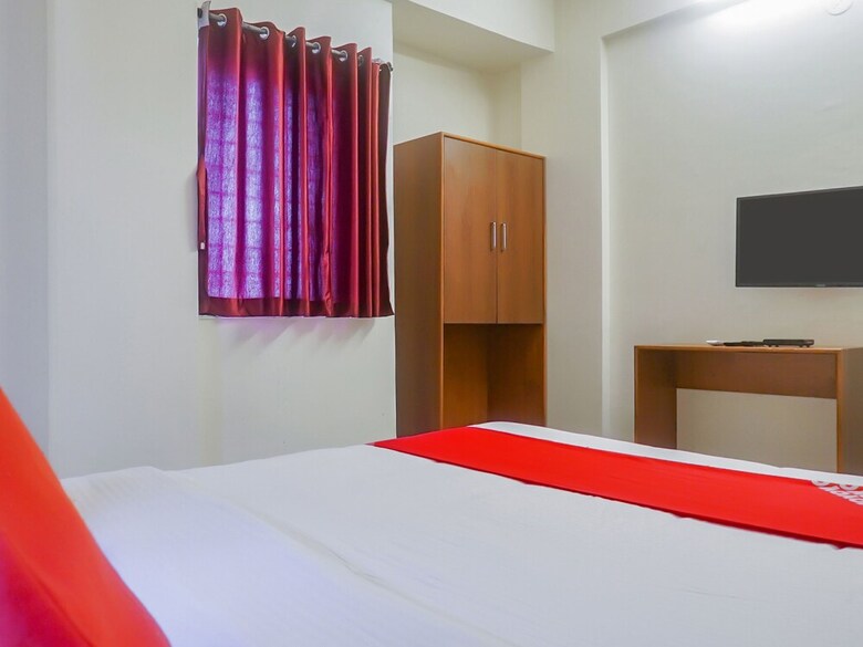 Oyo 11551 Hotel Pioneer 2