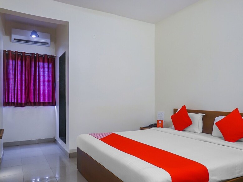 Oyo 11551 Hotel Pioneer 2
