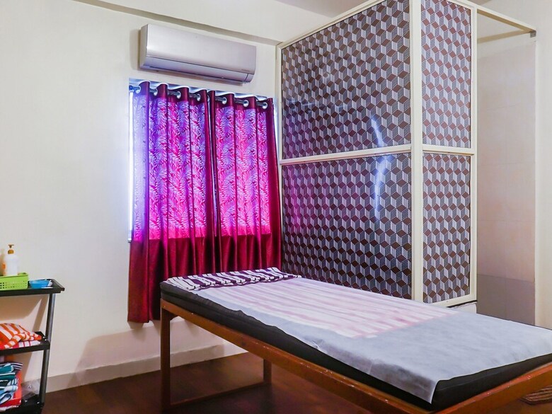 Oyo 11551 Hotel Pioneer 2