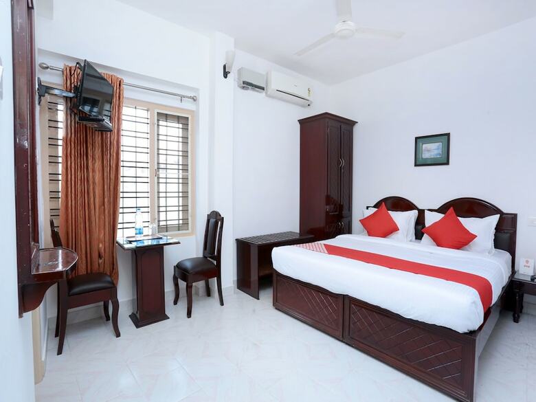 Oyo 15669 Hotel Galaxy Inn