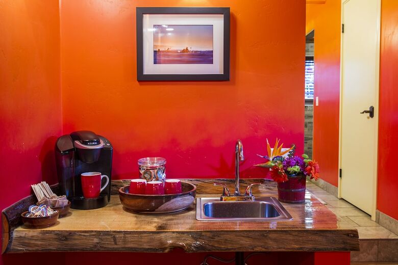 Nomads Hotel