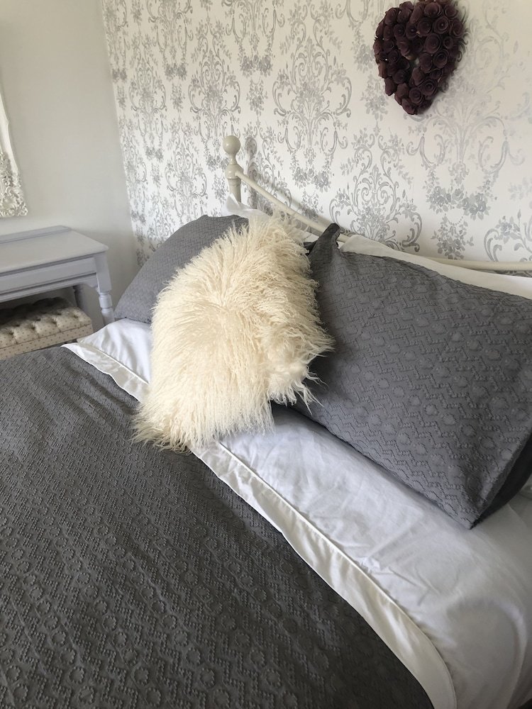 Bed & Breakfast Bricket House