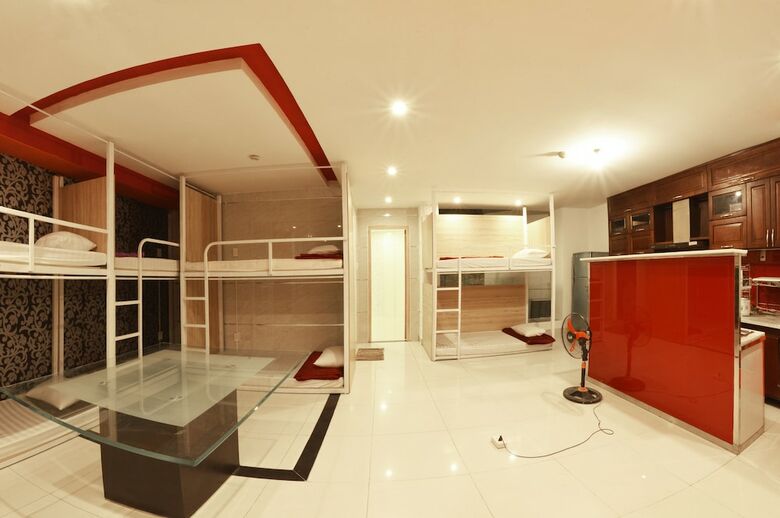 Hostal My Friends Hotel - Hostel