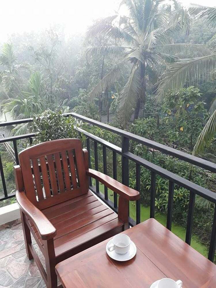Hotel Baan Klangsuan Bang Korbua