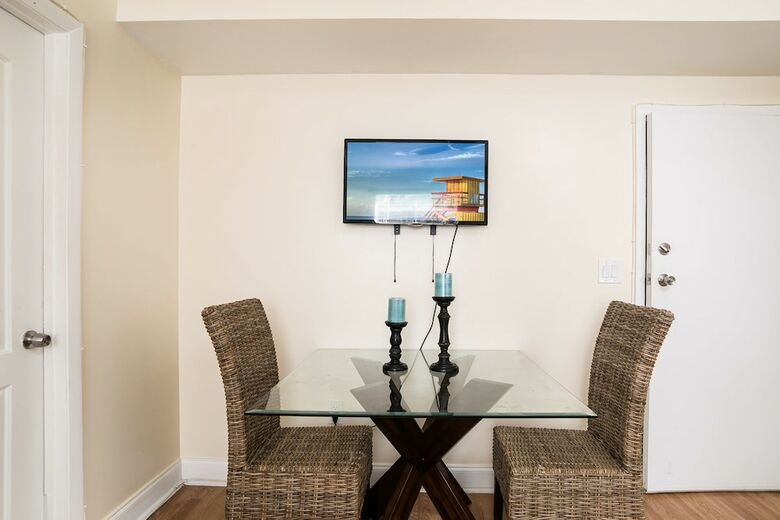Apartamentos 2 Bedrooms On Collins Ave And 8th Street