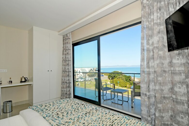 Hotel 7 On Marine