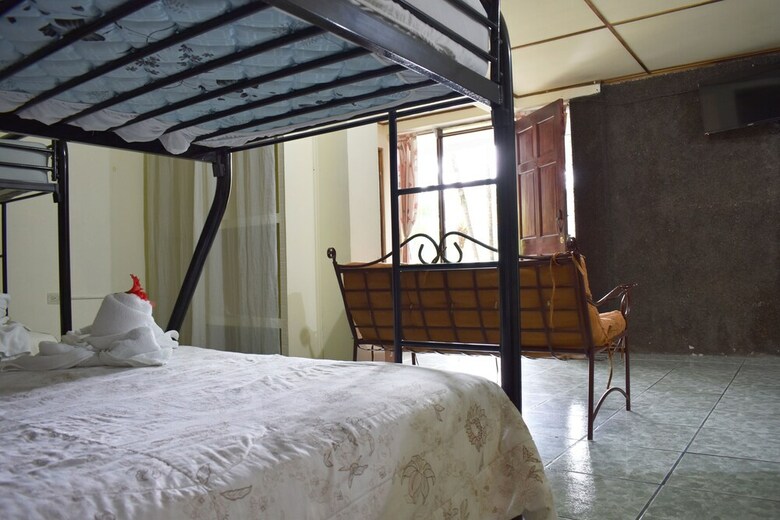 Hotel Quepos Para�so