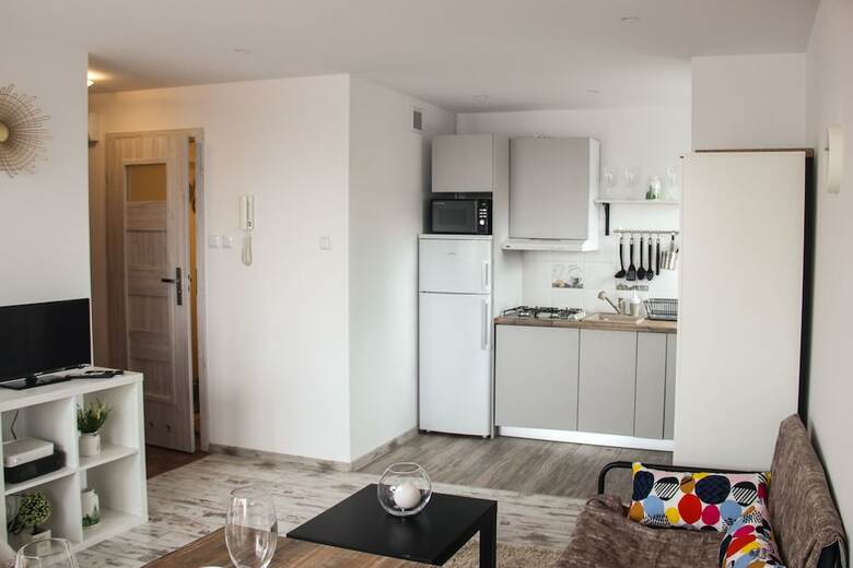 Sunny City Center Apartment