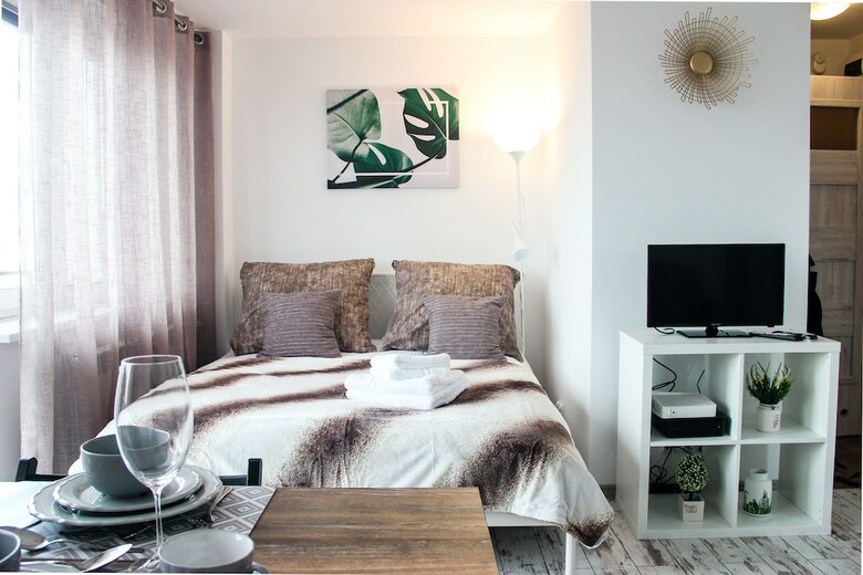 Sunny City Center Apartment