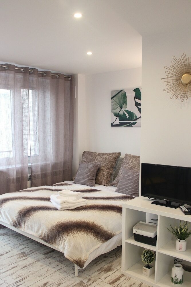 Sunny City Center Apartment