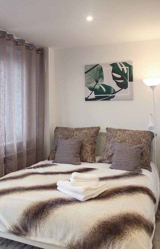Sunny City Center Apartment