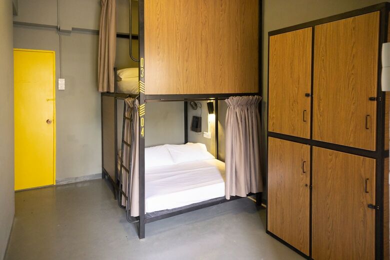 Hostal Traveller Bunker Hostel 1
