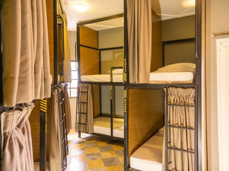 Hostal Traveller Bunker Hostel 1