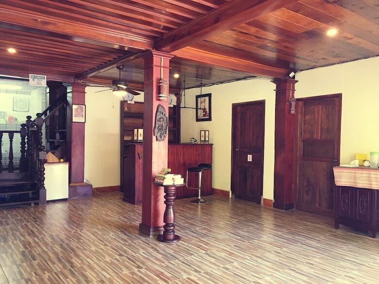 Hotel Khoun Phet Guesthouse