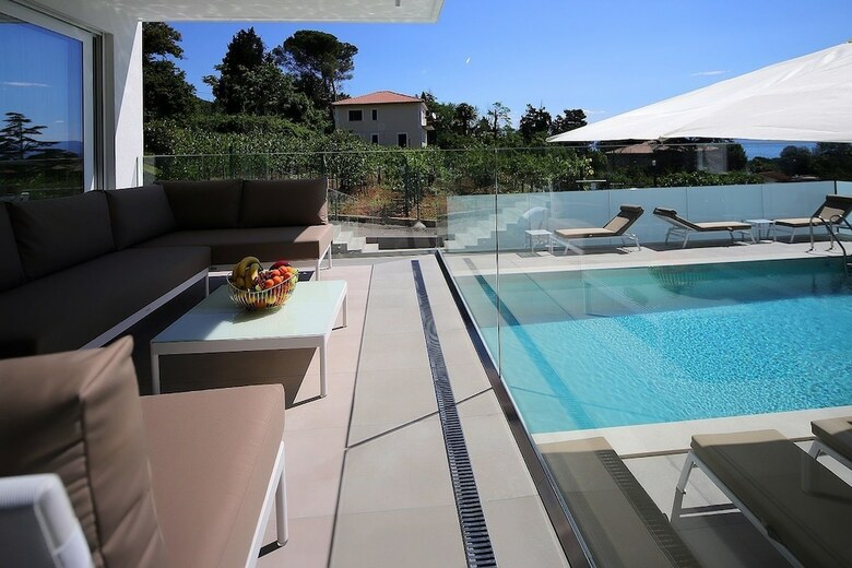 Designed Apartment With Swimming Pool