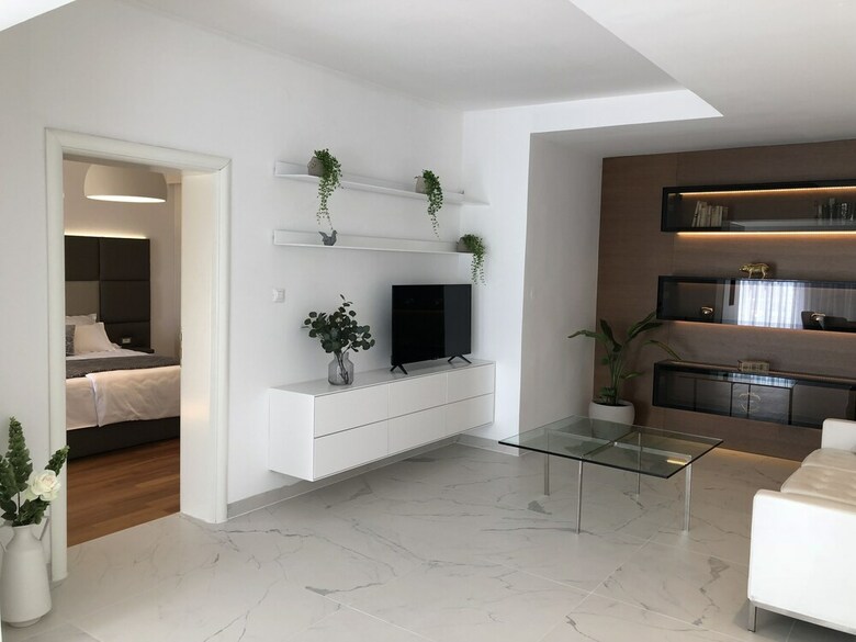 Apartment Garden With Swimming Pool