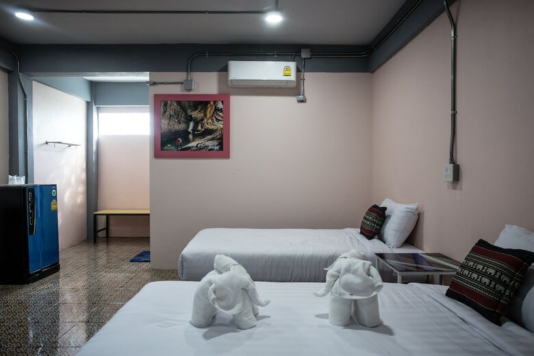 Baan Chang Hotel & Coffee House