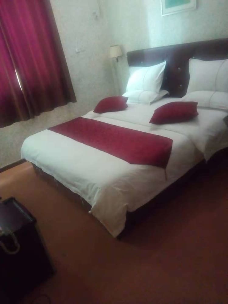 Esiya Hotel