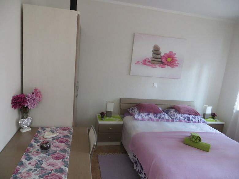 Hotel Guesthouse F&r