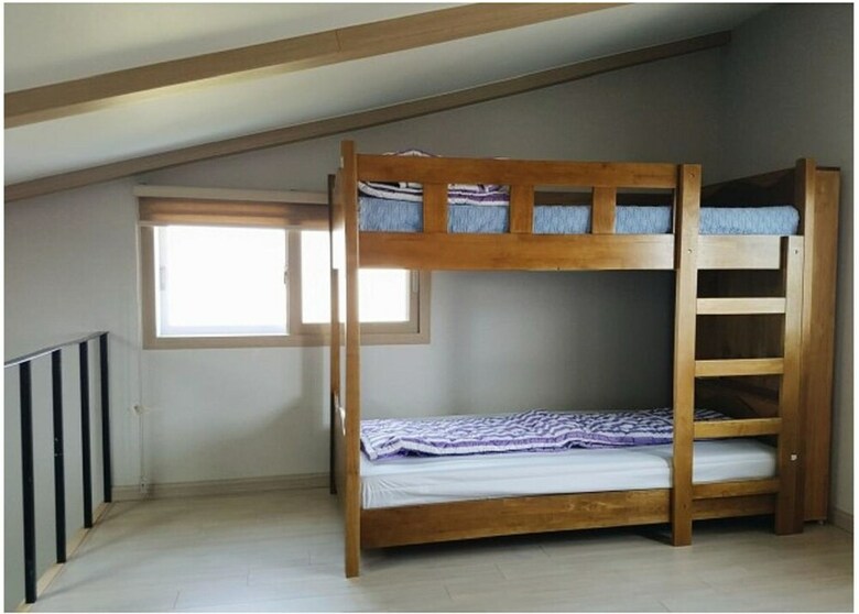 Hostal Two Wheels Pension & Guesthouse - Hostel