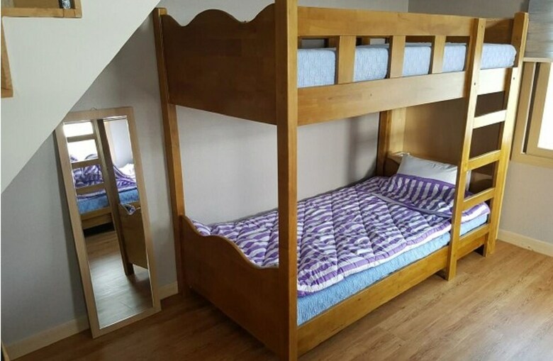 Hostal Two Wheels Pension & Guesthouse - Hostel