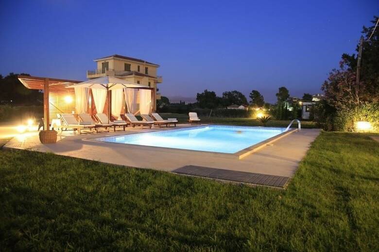 Hiend Beach Villa