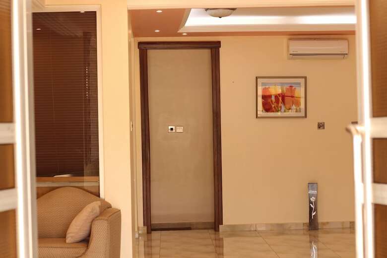 Hotel Platinum Court