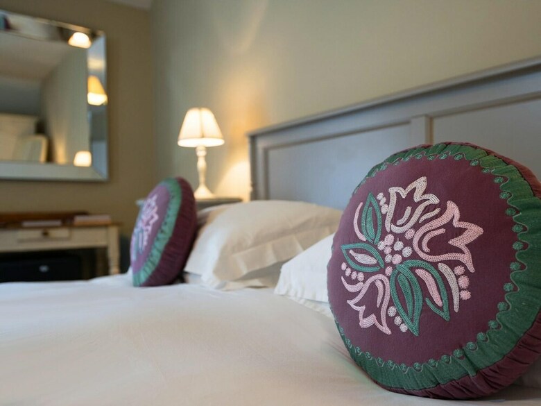 Hotel Checkers Pantry With Rooms