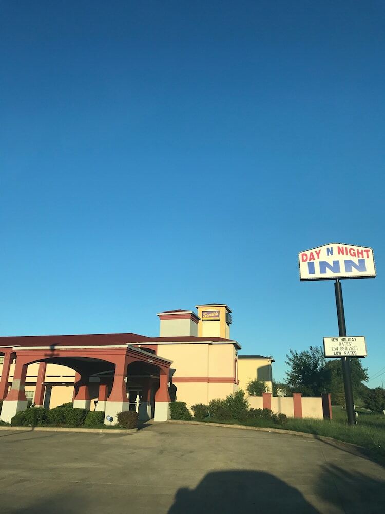 Hotel Day N Night Inn
