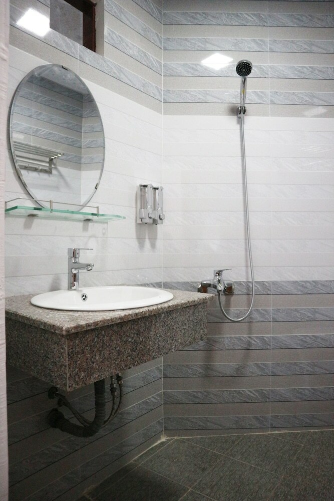 Anh Quan Hotel