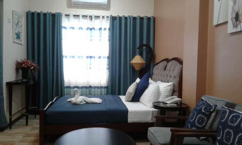 Hotel Charo's Dormitel
