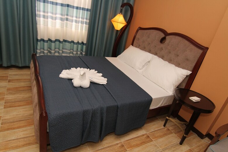 Hotel Charo's Dormitel