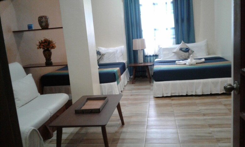 Hotel Charo's Dormitel