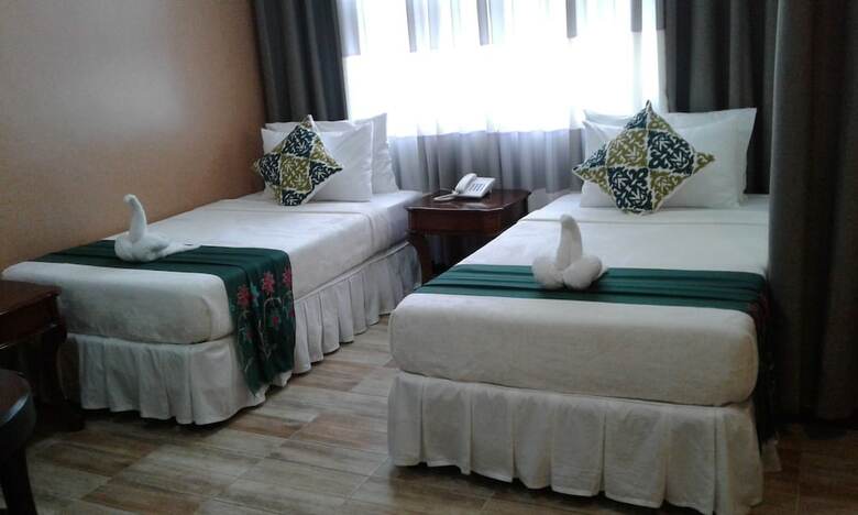 Hotel Charo's Dormitel