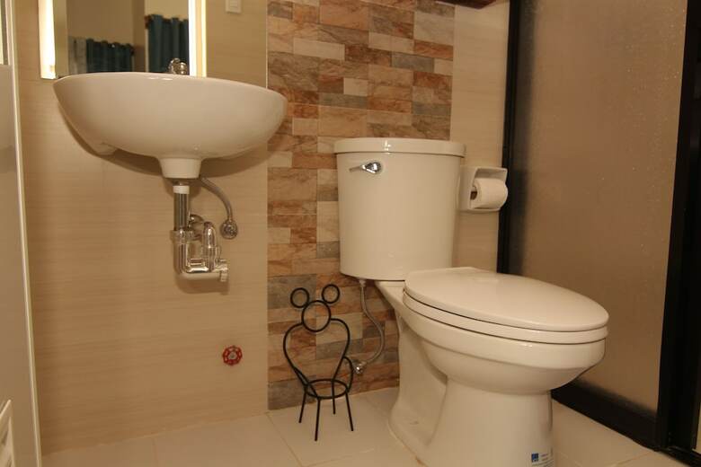 Hotel Charo's Dormitel