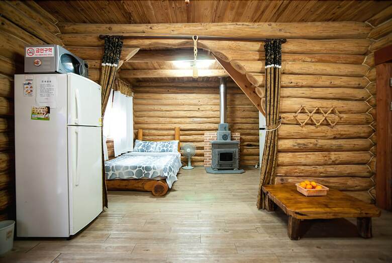Jeju Nandere Log Pension