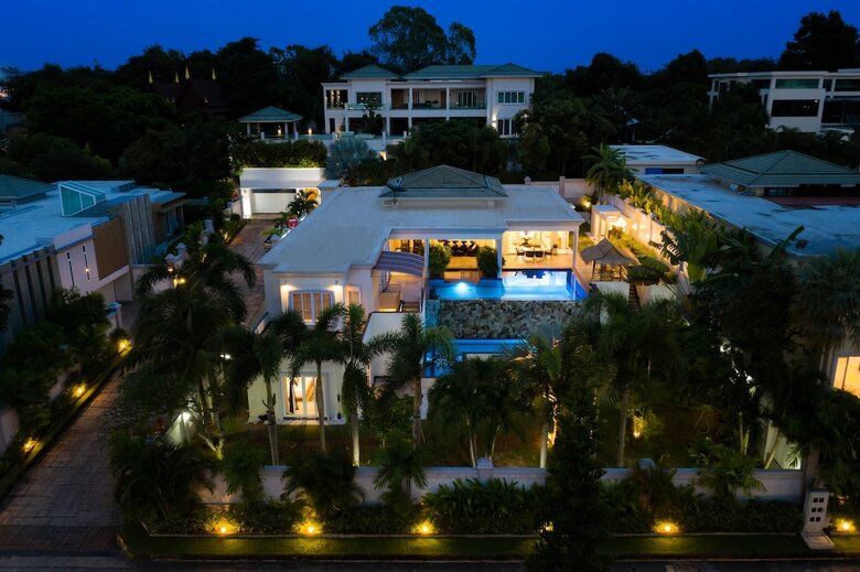 Stunning Luxury Golf And Pool Villas
