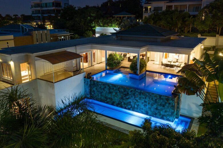 Stunning Luxury Golf And Pool Villas