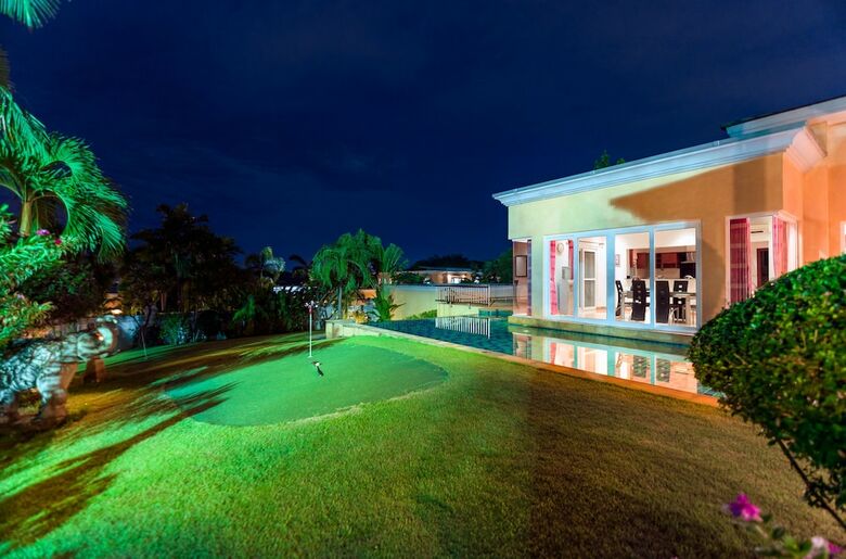 Stunning Luxury Golf And Pool Villas