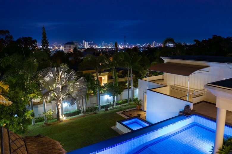 Stunning Luxury Golf And Pool Villas
