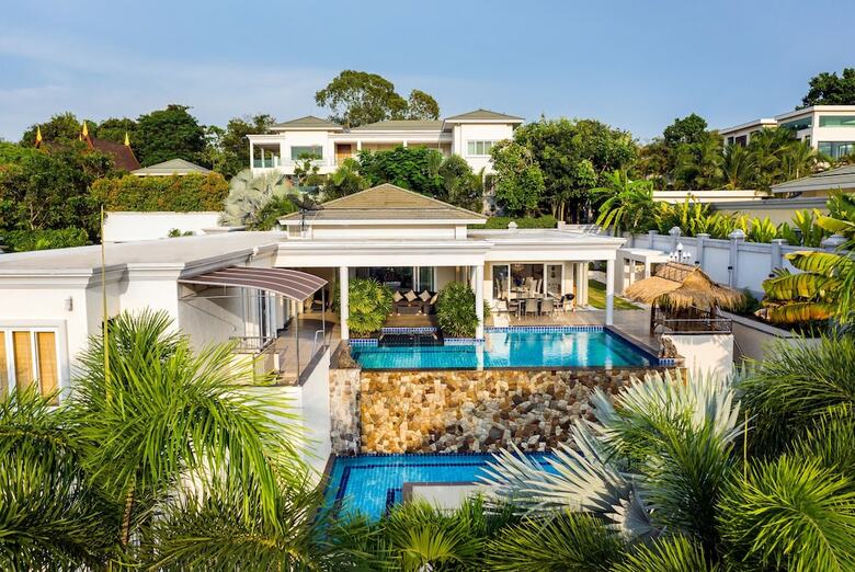 Stunning Luxury Golf And Pool Villas