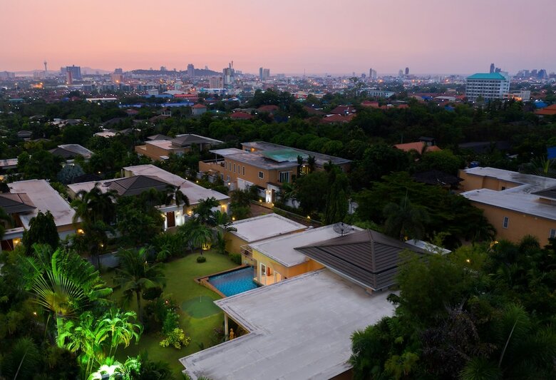 Stunning Luxury Golf And Pool Villas