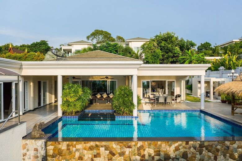 Stunning Luxury Golf And Pool Villas