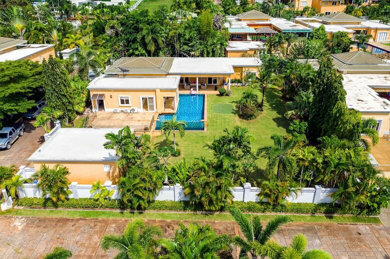Stunning Luxury Golf And Pool Villas
